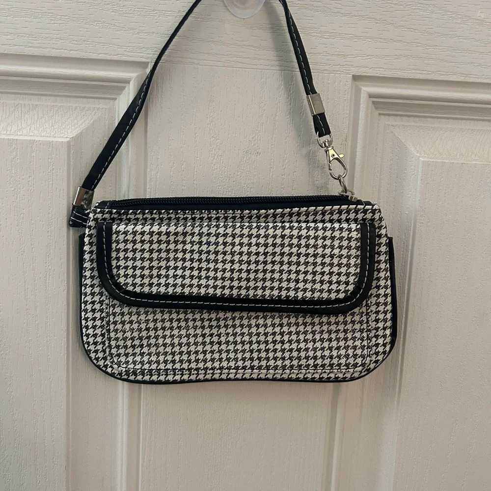 Thirty-One Black and White Chevron Tote - Picture 8 of 11